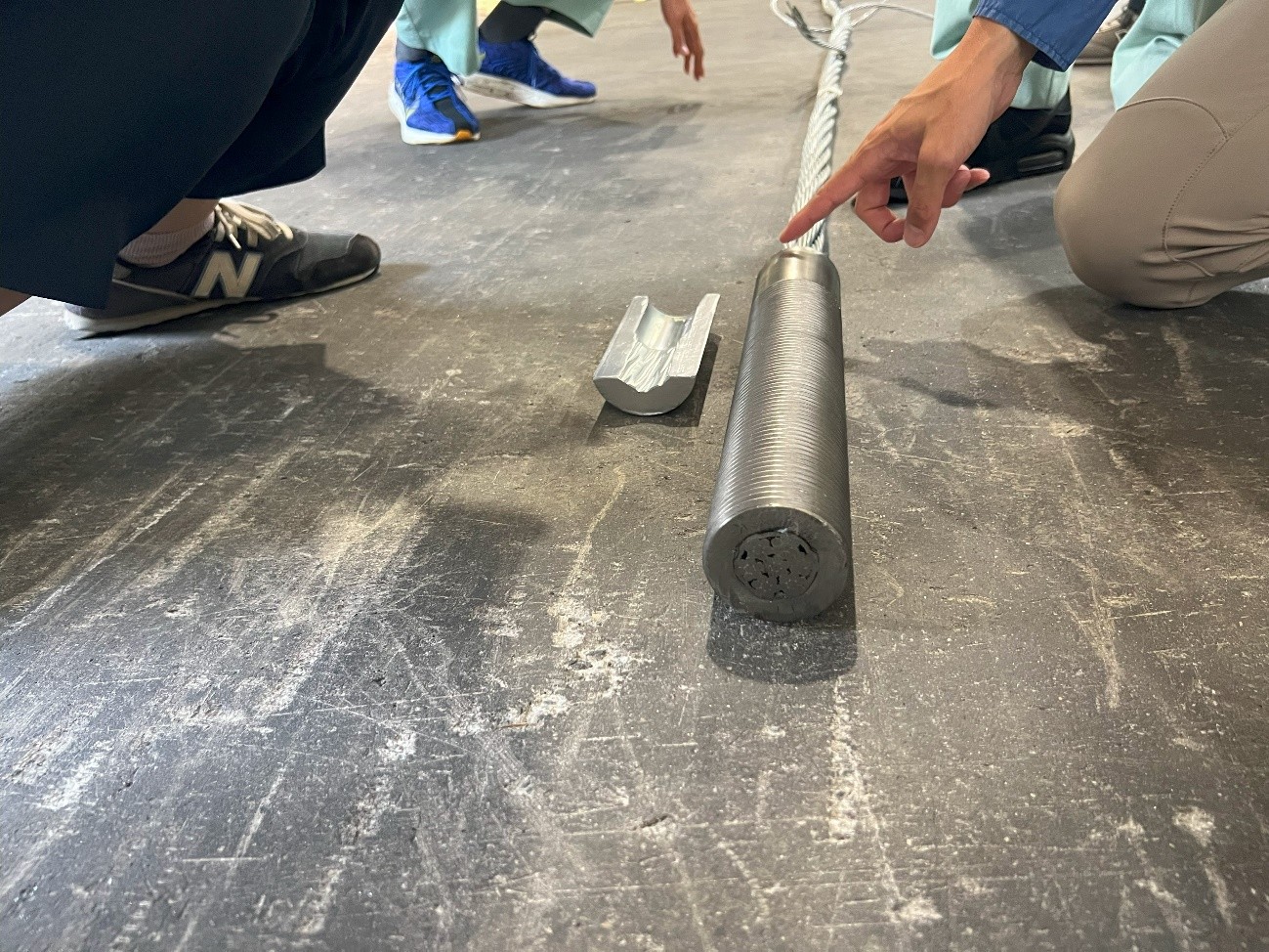 ⑤破断したアンカー材 2